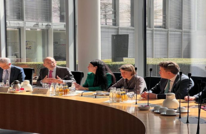 وزير الخارجية من برلين: ضرورة دعم “أونروا” لتمكينها من الاستمرار في دورها