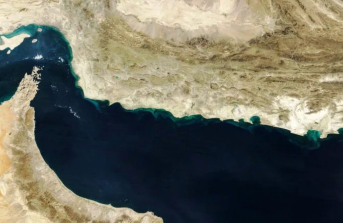 تجارة عمان: فتح مضيق هرمز سينعكس على أسعار السلع