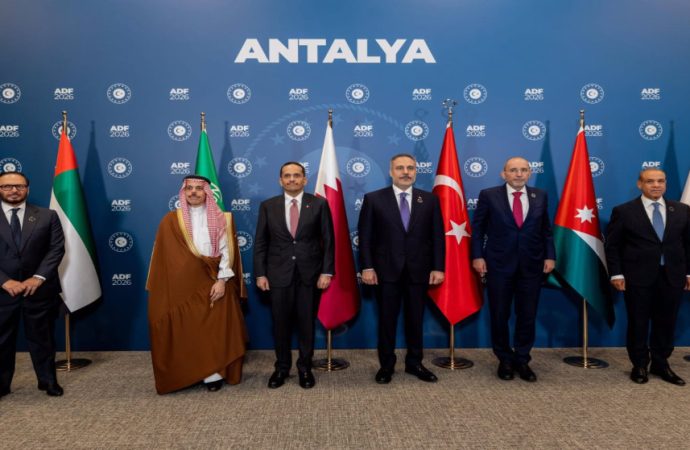 وزير الخارجية يشارك في اجتماع وزاري بشأن غزة