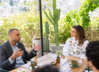 الملكة رانيا العبدالله تلتقي مجموعة من رواد الأعمال وتزور مبادرة “عزوتي”