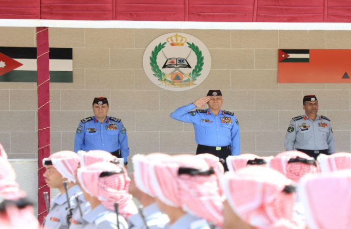 مدير الأمن العام يرعى حفل تخريج طلبة كلية الدفاع المدني