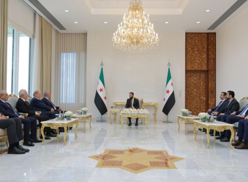 الشرع يلتقي وفدا فلسطينيا برئاسة الشيخ في دمشق