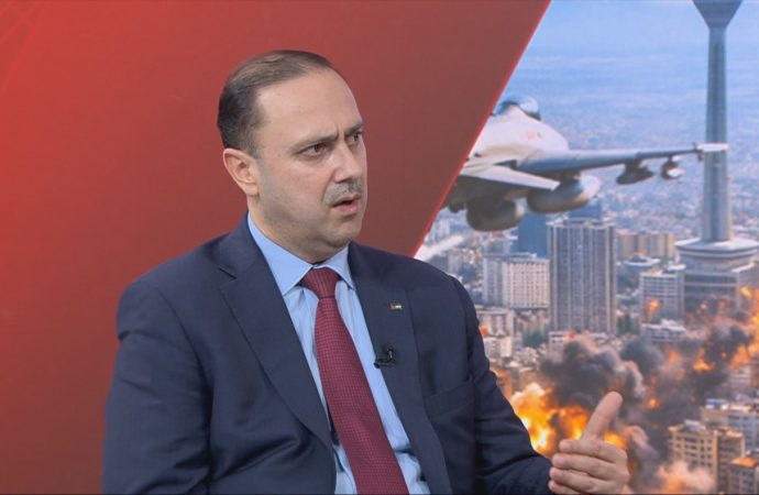 وزير الاتصال الحكومي يهنئ عمال الأردن بعيدهم