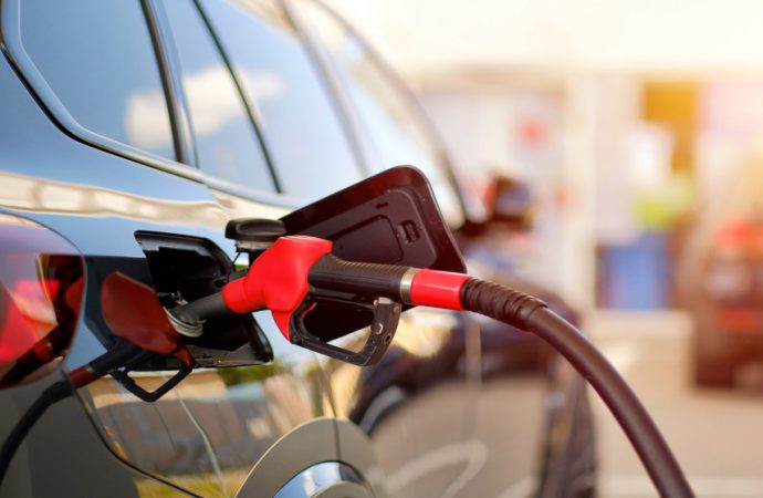 رفع أسعار البنزين والسولار وتثبيت الكاز والغاز لشهر أيار