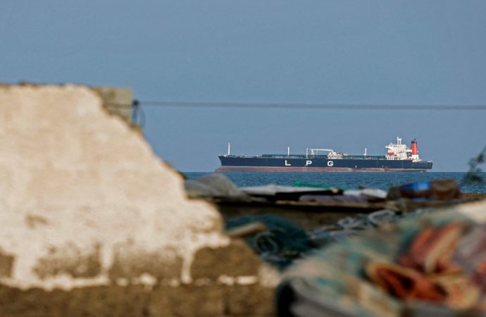 غوتيريش: إغلاق مضيق هرمز يخنق الاقتصاد العالمي