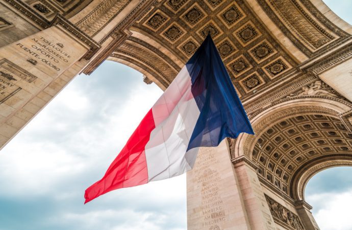 باريس تلمّح لإمكان إعادة النظر في اتفاق الاتحاد الأوروبي مع إسرائيل بسبب ضرباتها في لبنان