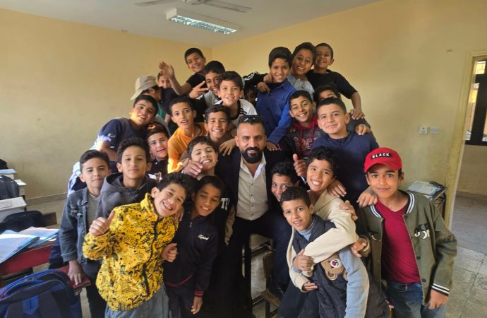 بني ياسين تكتب … بأقل الإمكانيات… أكبر الأثر  معلم ملهم يستحق أن يُدرّس كنموذج