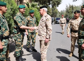 رئيس هيئة الأركان المشتركة يزور قيادة الحرس الملكي الخاص