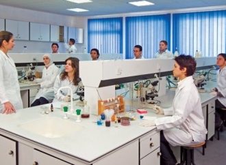 صيدلة “عمان الأهلية تحجز مقعدها ضمن أفضل 10 مشاريع بمسابقة “انطلق” على مستوى الأردن