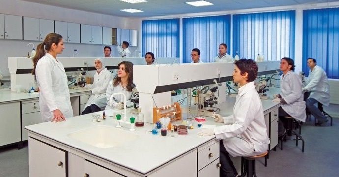 صيدلة “عمان الأهلية تحجز مقعدها ضمن أفضل 10 مشاريع بمسابقة “انطلق” على مستوى الأردن