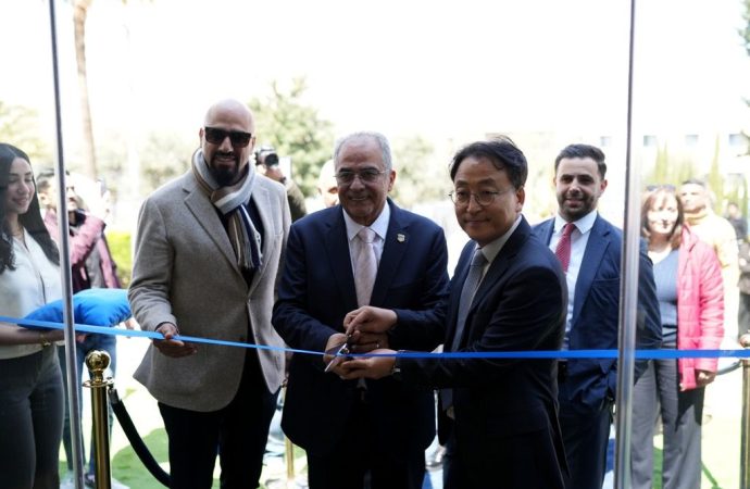 سامسونج إلكترونيكس المشرق العربي تفتتح معرضها في عمان الأهلية وتوقّعان مذكرة تعاون