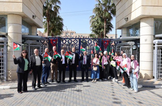 عمّان الأهلية تحتفل بيوم العلم الأردني