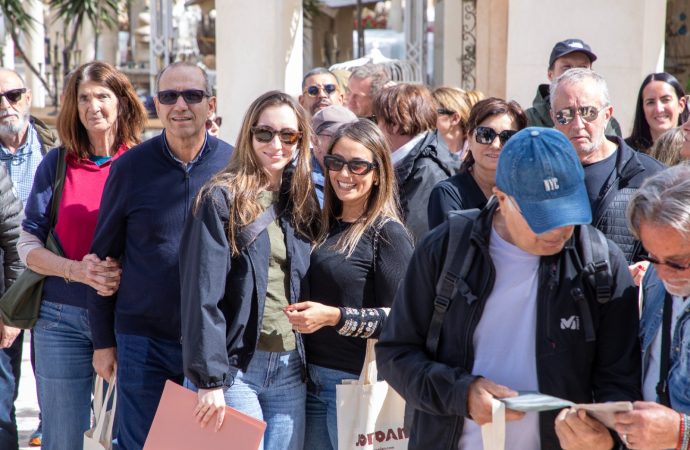 وصول طائرة عارضة فرنسية تقل 105 سائح إلى الأردن بدعم من هيئة تنشيط السياحة