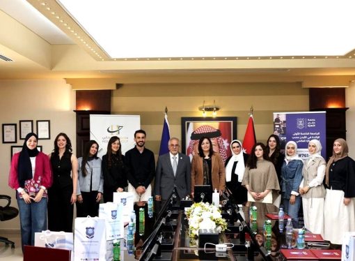 رئيس عمّان الأهلية يكرّم الطلبة المتميزين إبداعياً بكلية العمارة والتصميم كرّم الأستاذ الدكتور ساري حمدان، رئيس جامعة عمّان الأهلية، الطلبة