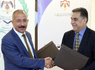 الداخلية والإحصاءات توقعان مذكرة لتبادل البيانات وتعزيز التخطيط التنموي