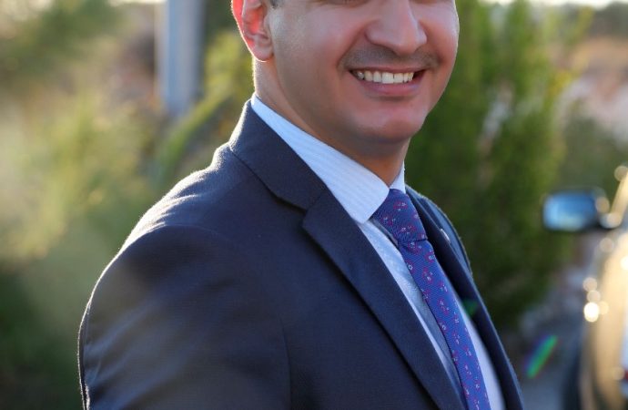 السرحان يكتب … “بين المال والسياسة لماذا أبحث عن حزب لابيع فيه ولا شراء”