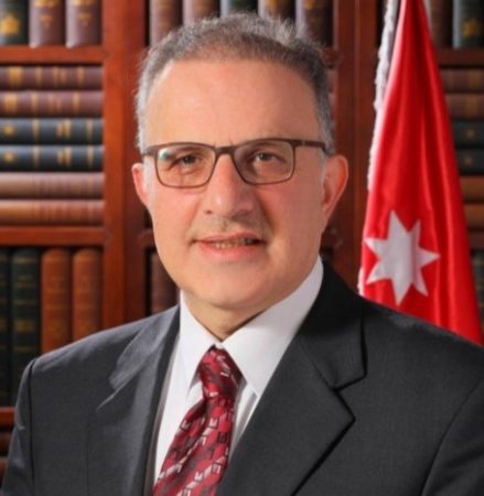 القضاة يحسم الجدل العالمي في تجميل الأنف  دراسة تقلب موازين الجراحة التجميلية .