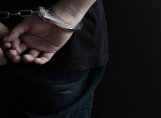 ضبط شخص “يعاني من سيرة مرضية نفسية” قتل والدته في جنوب عمّان
