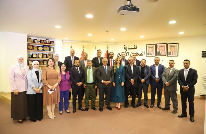 بالصور : 14 صحفية وصحفيا يؤدون القسم القانوني