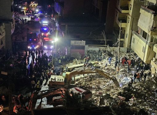 استشهاد 12 شخصا بينهم مسعف وطفلان بغارات إسرائيلية على جنوب لبنان