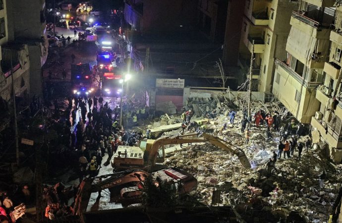 استشهاد 12 شخصا بينهم مسعف وطفلان بغارات إسرائيلية على جنوب لبنان