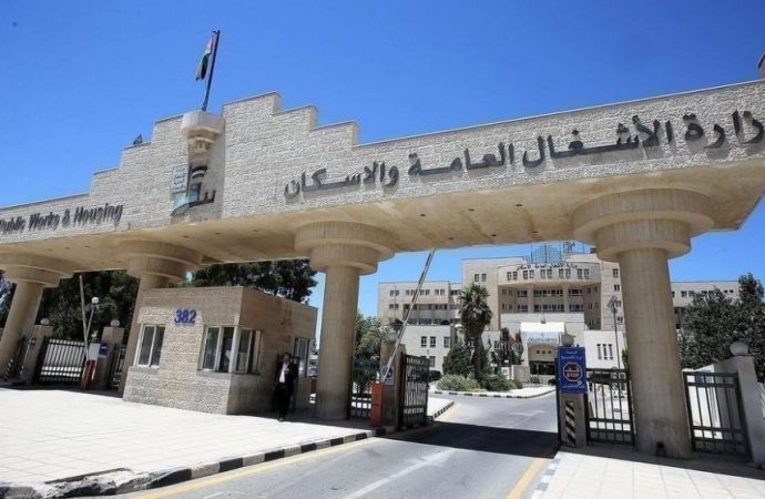 وزارة الأشغال تفتح باب التقديم لتدريب 250 مهندسا حديثي التخرج