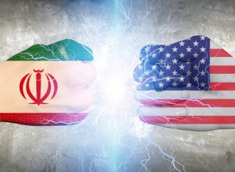 إيران: نشر مدمرات حول مضيق هرمز بذريعة حماية الملاحة تصعيد للأزمة