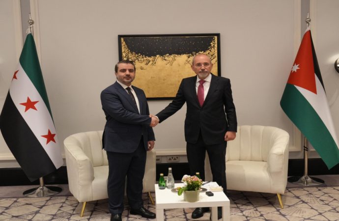 الصفدي والشيباني يبحثان هاتفيا تعزيز العلاقات وجهود استعادة التهدئة بالمنطقة