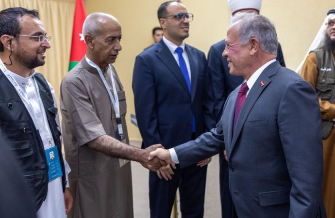 الملك يودع بعثة الحجاج المخصصة لأسر الشهداء من القوات المسلحة