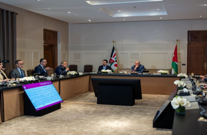 الملك يؤكد أهمية ترسيخ مكانة الأردن مركزا صناعيا إقليميا