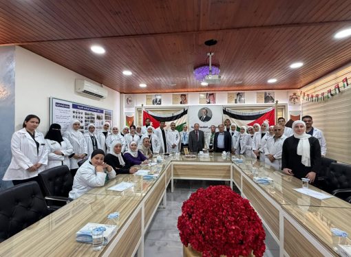 بالصور : مستشفى المقاصد الخيرية  يحتفل بيوم التمريض العالمي .