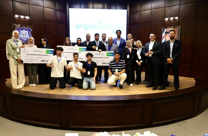 رئيس عمّان الأهلية يكرّم الفائزين في هاكاثون الريادة والابتكار 2026
