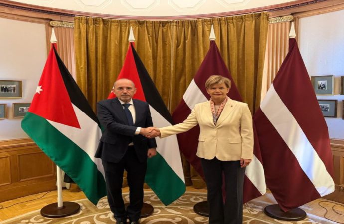 الأردن ولاتفيا يوقعان على مذكرة تفاهم لإنشاء آلية للمشاورات السياسية