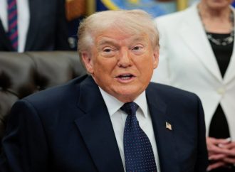 ترامب: يجب على إيران أن ترفع راية الاستسلام