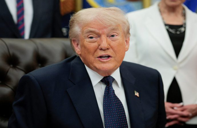 ترامب: يجب على إيران أن ترفع راية الاستسلام