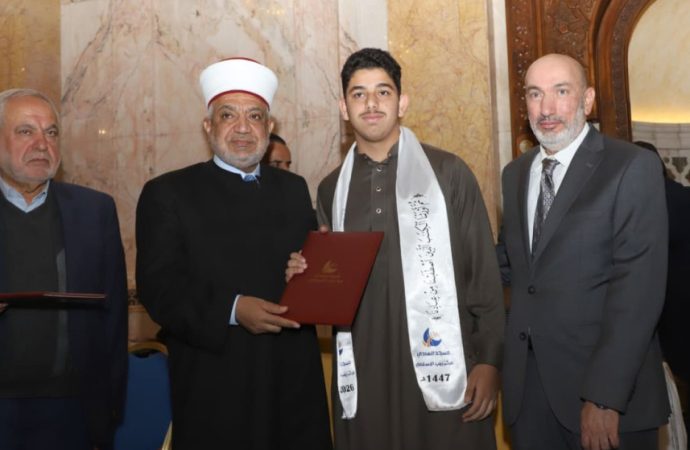 وزير الأوقاف يكرّم كوكبة من حَفَظة القرآن