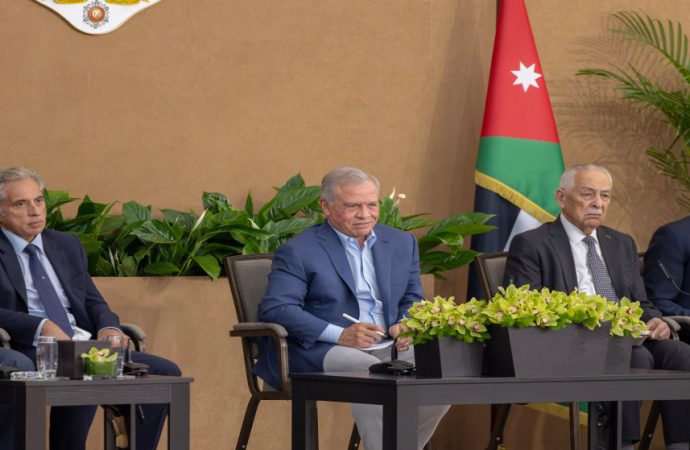 الملك: الزرقاء “مدينة العسكر” وأهلها يجسدون قيم النخوة والتضحية وحب الوطن
