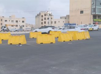 البدء بوضع الأرصفة والجزر الوسطية في منطقة دوار التطبيقية السبت
