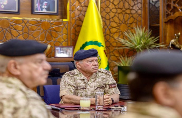 الملك يشيد بجهود مرتبات المنطقة العسكرية الشرقية في حماية الحدود