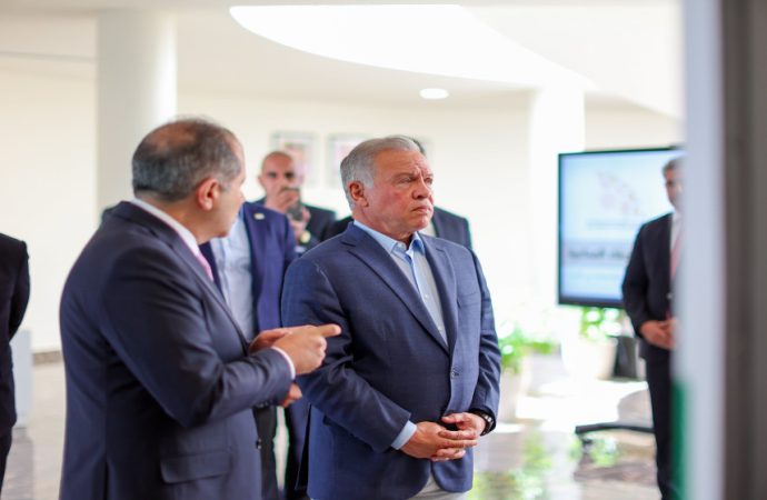 الملك يوجه الحكومة لإنشاء مركز صحي شامل لخدمة محافظة الزرقاء