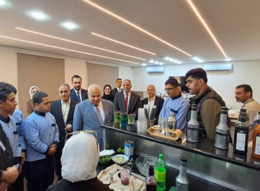 بالصور : البكار يتفقد مديرية العمل ومعهد العقبة المتخصص للسياحة والفندقة