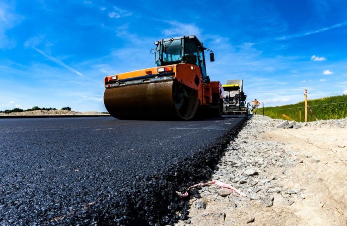 أمانة عمّان تنفذ أعمال تعبيد في شوارع رئيسية الاثنين