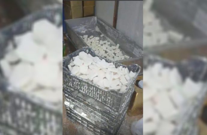 إتلاف 20 طنا من الأجبان وإغلاق مشغل غير مرخص