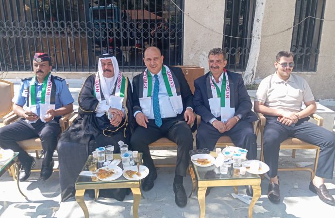“بمناسبة الاستقلال الثمانين وبدعوة من رئيس مجلس إدارة شركة التكسي المميز البدادوة يرعى مسيرة وطنية فنية وإعلامية جابت شوارع العاصمة”