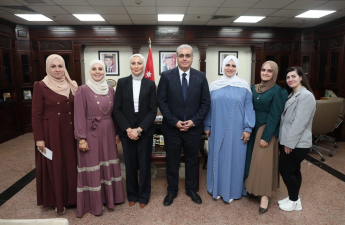 بالصور : البدور يكرّم الفائزين من وزارة الصحة في مسابقة التميز التمريضي والقبالة 2026