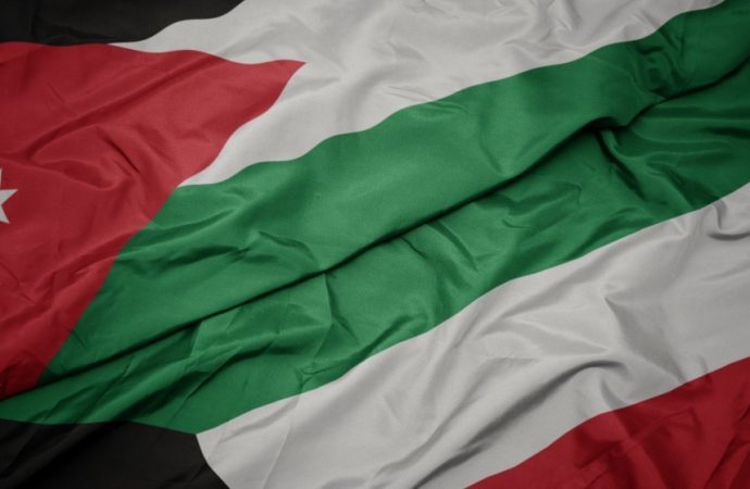 الصفدي ونظيره الكويتي يبحثان جهود إنهاء التصعيد وتعزيز الاستقرار الإقليمي