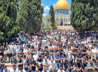 70 ألفا يؤدون صلاة الجمعة في المسجد الأقصى