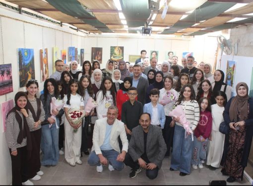 جاليري الدار آرت تفتتح المعرض الفني التشكيلي بعنوان  على طريق الكبار بإربد . صور