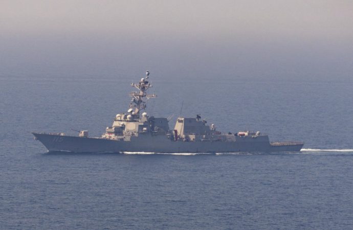 طهران تتهم واشنطن بمواصلة “الحصار البحري” رغم إعلان رفعه