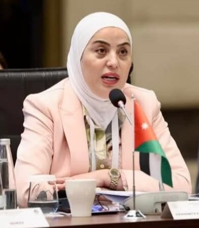 البدور يكتب … الوزيرة القديرة وفاء بني مصطفى… الإنسانية والإنجاز معًا .